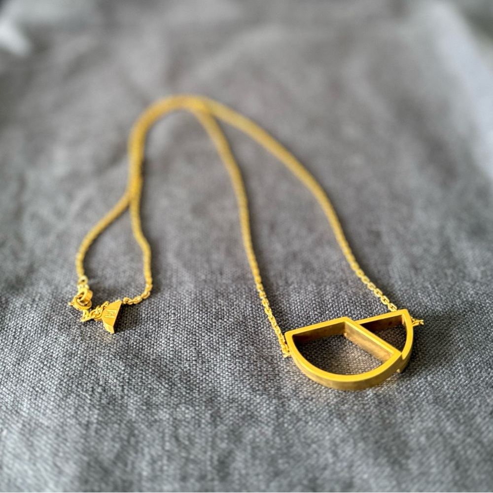 Úna Necklace – Gold-Plated 925 Silver Sculptural Pendant on 60cm Chain Ireland